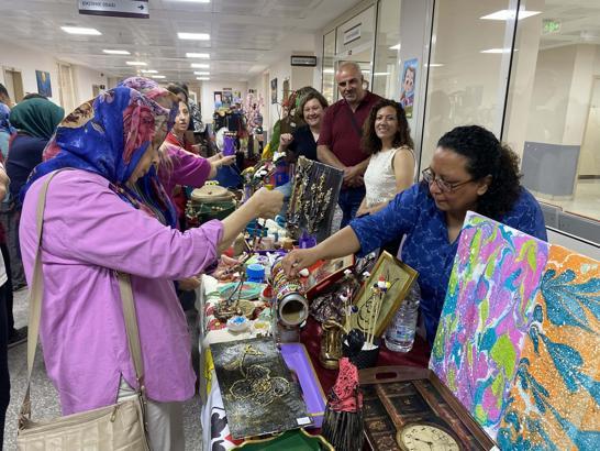 Manisa'da hastane koridorunda el sanatları kermesi açıldı