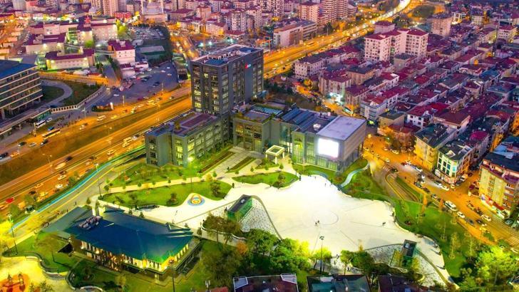 'Ümraniye Belediye Meydanı; sosyal, kültürel ve sportif yaşamın yeni buluşma noktası haline geldi'