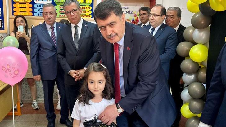 Ankara'da öğrencilerin karne heyecanı