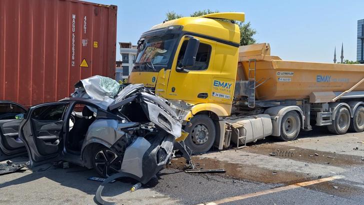 İstanbul- Sancaktepe TEM Otoyolu'nda zincirleme kaza: 2 yaralı