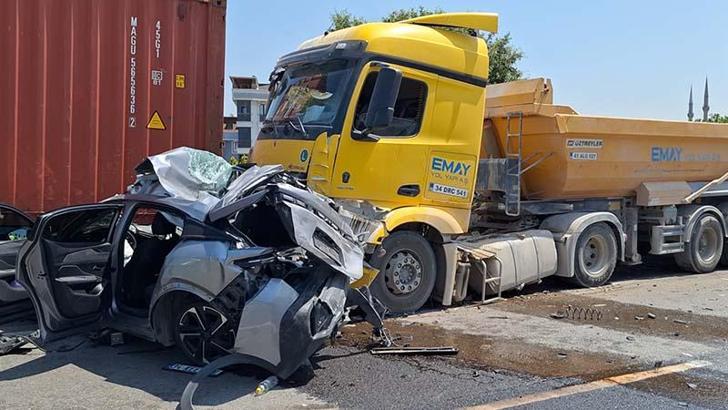 Sancaktepe TEM Otoyolu'nda zincirleme kaza: 2 yaralı