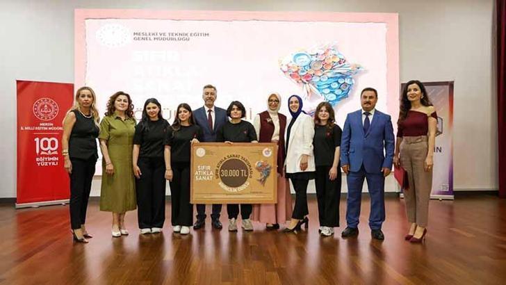 Öğrencilerin atık malzemeler ile yaptıkları Nikola Tesla tablosu Türkiye 1'incisi oldu