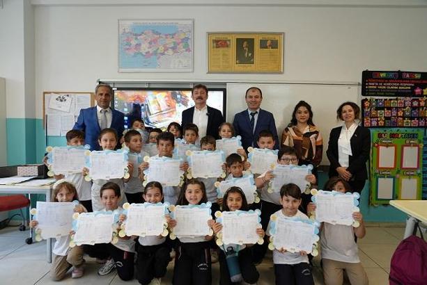 Milli Eğitim Bakanı Yusuf Tekin, Bahçelievler’de karne dağıtım törenine katıldı