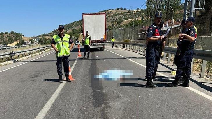 TIR yayalara çarptı: 1 ölü, 1 yaralı