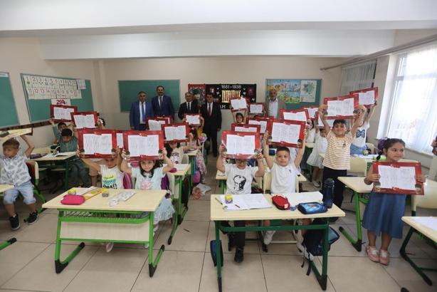 Başkan Sandıkçı, öğrencilerin karne heyecanına ortak oldu