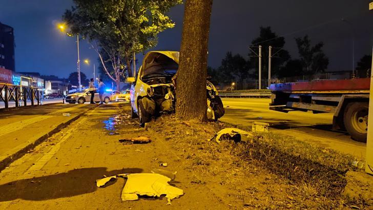 Bursa’da otomobil ağaca çarptı: 2 yaralı