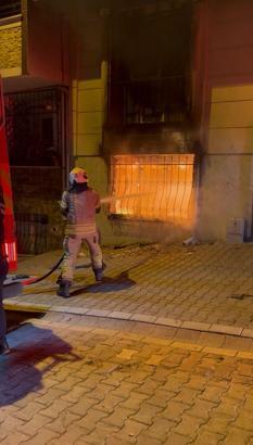 İstanbul - Esenyurt'ta 5 katlı binada yangın: 14 kişi kurtarıldı