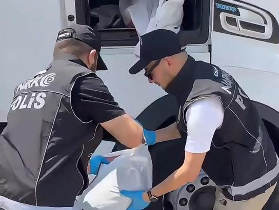 TIR'da 18 kilo kokain ele geçirildi: 3 tutuklama