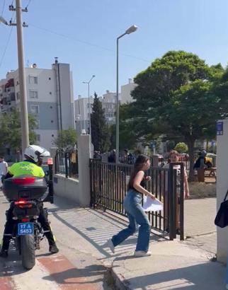 Çanakkale'de sınava geç kalan öğrencileri polisler yetiştirdi