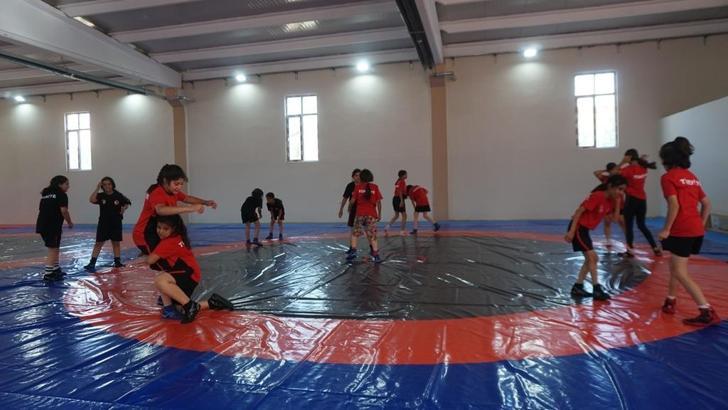 Siirtli güreşçiler, takım halinde Türkiye şampiyonu oldu