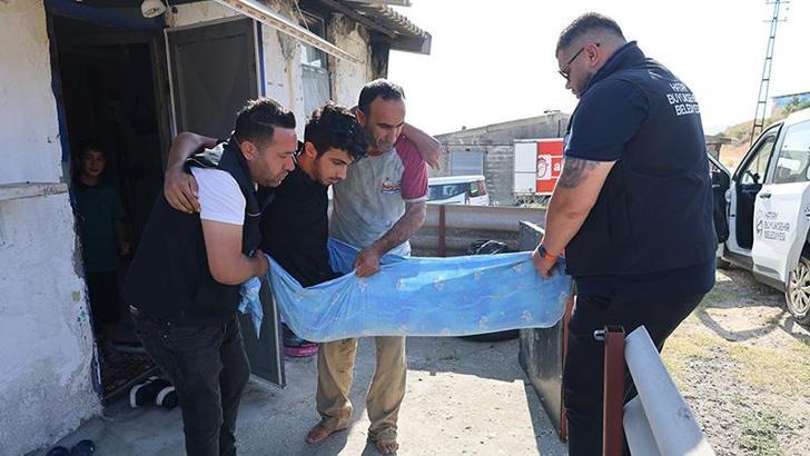 Ortopedik rahatsızlığı olan adayı, sınava görevliler yetiştirdi