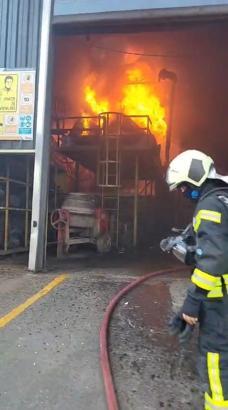 Kocaeli'de fabrika yangını söndürüldü