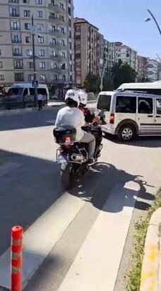 YKS'ye geç kalan öğrencileri, belediye ekipleri yetiştirdi (2)