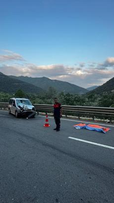 Bilecik- Sakarya sınırında otomobil ile motosiklet çarpıştı; 1 ölü, 5 yaralı