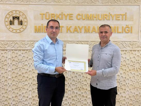 Midyat Kaymakamı Özdemir'den DHA muhabirine teşekkür belgesi