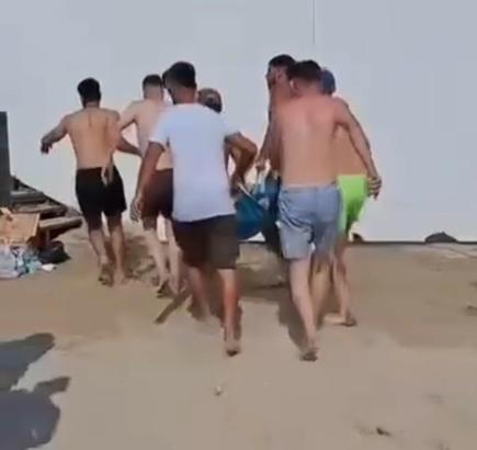 Kuşadası'nda denize giren 2 kişi boğuldu