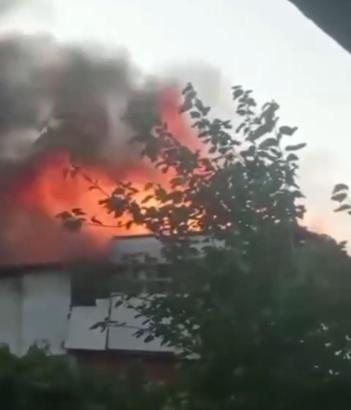 5 katlı binanın çatı katındaki yangında cansız bedeni bulundu