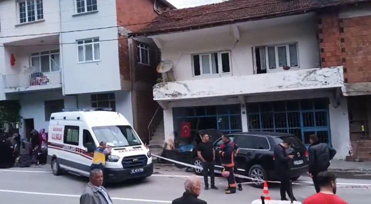 İş yerinin önünde bekleyen akraba 2 kişi, cipin çarpmasıyla öldü