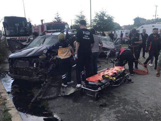 Uşak'ta kamyonet ile otomobil çarpıştı: 1 ölü, 1 yaralı