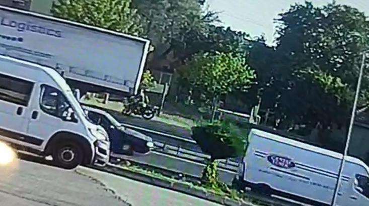 TIR'a çarpan motosikletin sürücüsü öldü; kaza kamerada