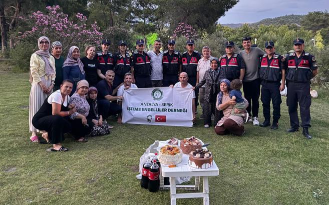 Jandarmaya yıl dönümü sürprizi