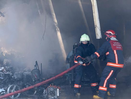 Sakarya'da traktör bayisinde yangın (2)