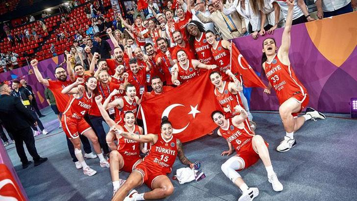 FIBA Kadınlar EuroBasket'te Türkiye maçında seyirci rekoru kırıldı