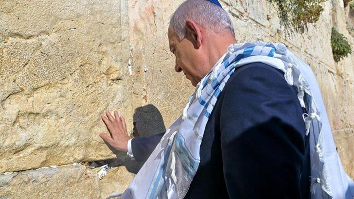 Netanyahu, Trump için Ağlama Duvarı'nda dua etti