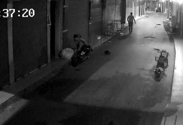 Sokak sokak gezip 1 ayda 7 elektrikli bisiklet ile 2 motosiklet çaldılar