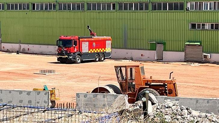 Kimya fabrikasının bahçesinde doğal gaz boru hattı delindi