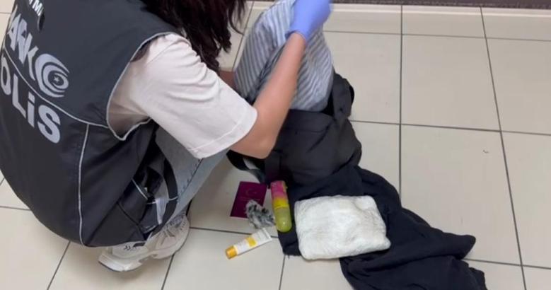Çantasında 3 kilo metamfetam ele geçirilen kadın yolcu, tutuklandı