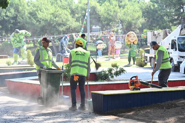 Kepez’den Tek Sarnıç Parkı’nda temizlik seferberliği