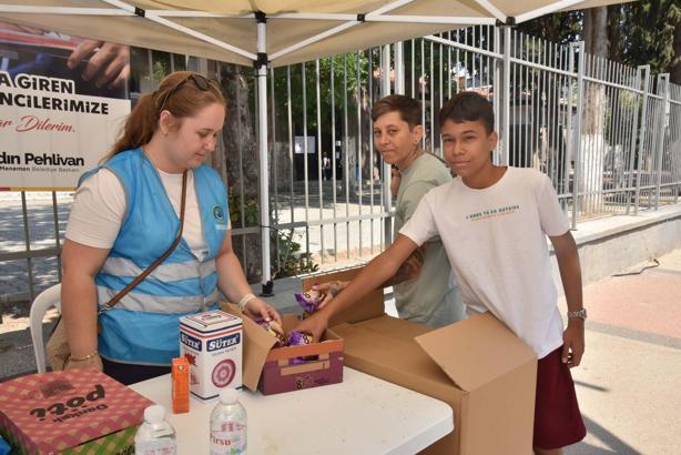 Menemen Belediyesi'nden öğrencilere ve velilere destek