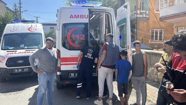 Sivas'ta çıkan yangında 5 kişi dumandan etkilendi