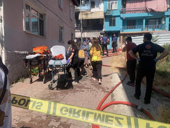 Kocaeli'de apartman yangını; mahsur kaldılar