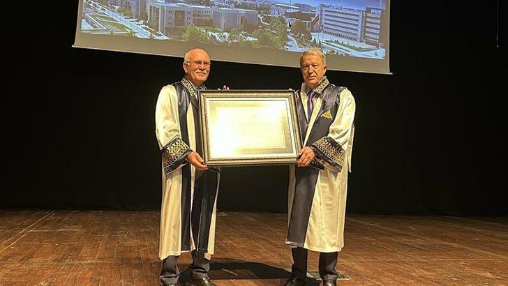 Uşak Üniversitesi’nden Hulusi Akar’a 'fahri doktora'