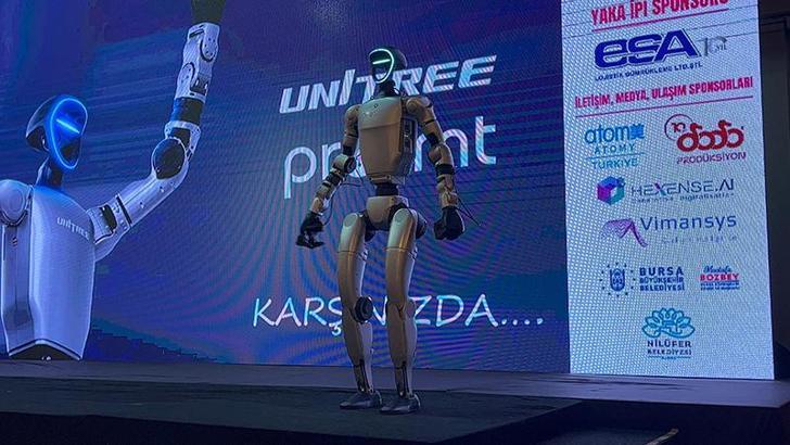 Dünya Kadın Mühendisler Günü'nde insansı robot 'Civan' selam verdi, dans etti