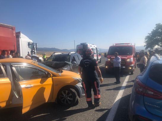 Elazığ’da taksi ile otomobil çarpıştı: 2 yaralı