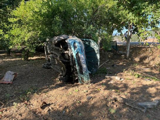 Aydın'da bahçeye devrilen otomobilin sürücüsü alkollü çıktı; 4 yaralı