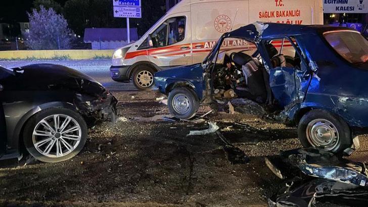 Sakarya'da 2 otomobil çarpıştı; 5 yaralı