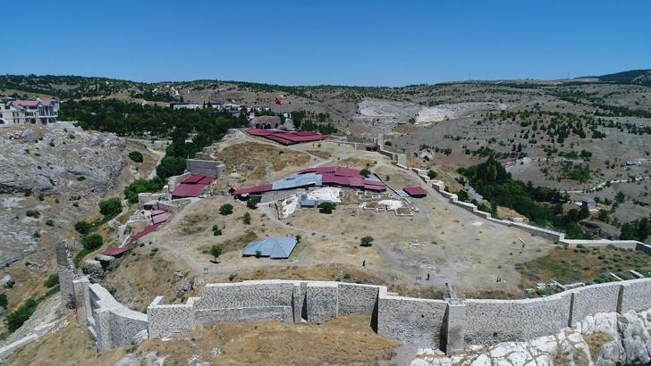 Harput Kalesi'nde ortaya çıkarılan 1000 yıllık sanayi sitesinde kazı çalışmaları yeniden başladı