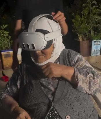 80 yaşında sanal gerçeklik gözlüğü taktı; tepkileri gündem oldu