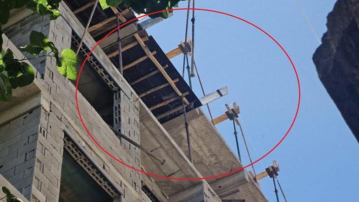 İnşaatın 5'inci katından düşen 2 işçiden 1’i öldü