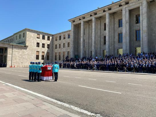 Kalp krizinden hayatını kaybeden AK Parti'li eski vekil için TBMM'de tören yapıldı