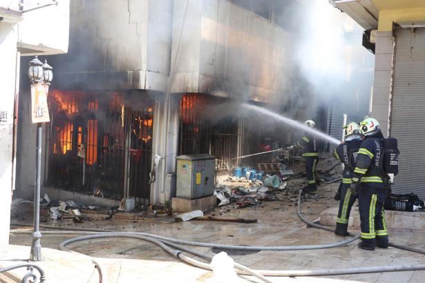 Tarihi Kaleiçi Çarşısı'nda yangın (2)