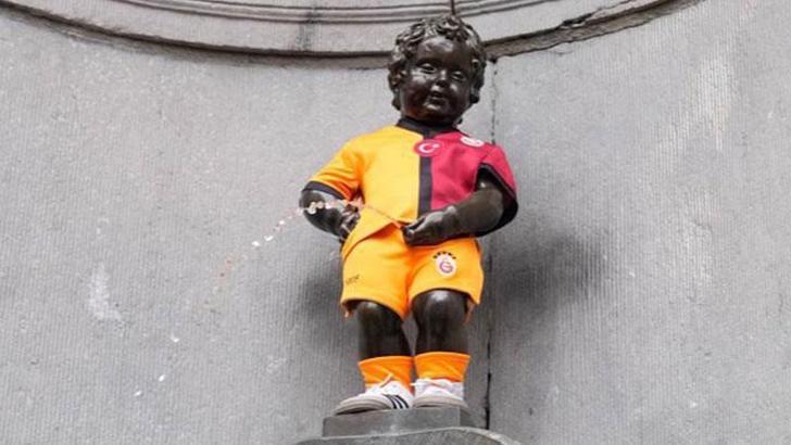 Manneken Pis heykeli, Galatasaray formasını giydi