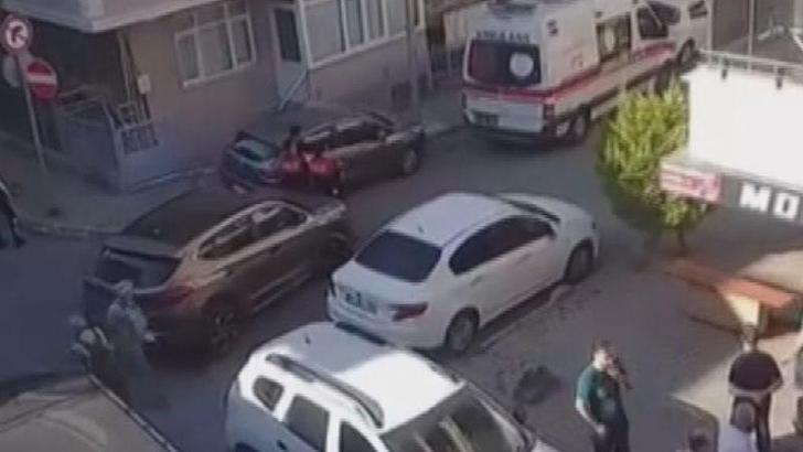 Bağcılar'da aranan şüpheli, polise yakalanmamak için çatıdan atladı