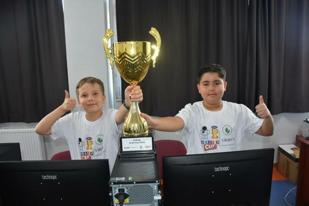 İzmirli öğrencilerin tasarladığı 'çevreci oyun' ödül getirdi