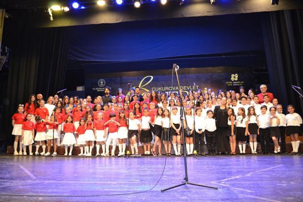 İki kardeş koro, 'Şarkılarla Buluşuyoruz' konseri düzenledi