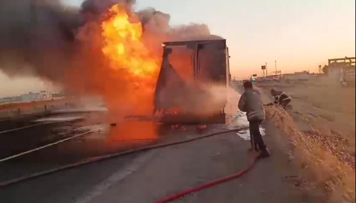 Mardin'de seyir halindeki kamyon alev topuna döndü; o anlar kamerada